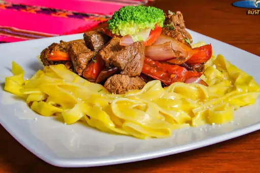 Tallarín a la Huancaína c/n Lomo Saltado  